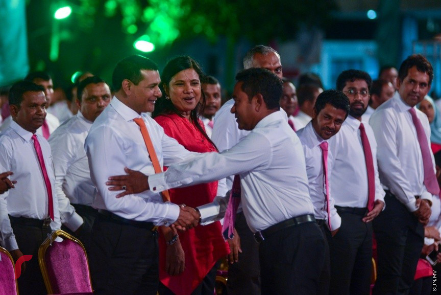 މީދޫ ދާއިރާގެ މެމްބަރ އަހުމަދު ސިޔާމް އަދި ކުރީގެ ރައީސް ޔާމީން