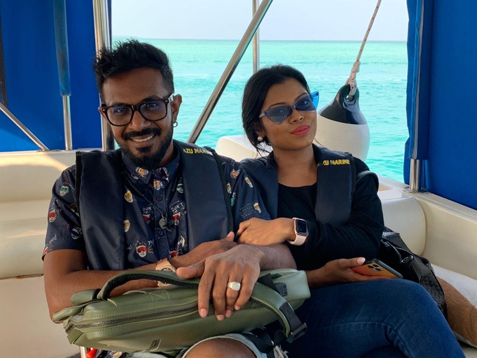 އައްޒައާއި މުއާ ހަނީމޫނަށް ފުރަނީ