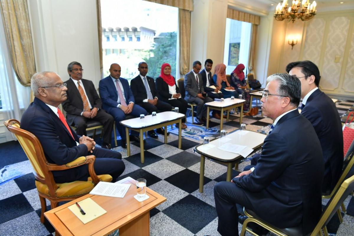 ރައީސް ސޯލިހު ޔަމަކީ ކޯ ލިމިޓެޑްގެ ރައީސް، ޔޮޝިހިރޯއާ ބައްދަލުކުރެއްވުން