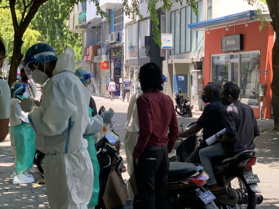 ކޮވިޑް-19 އަށް ސާމްޕަލް ނަގަނީ